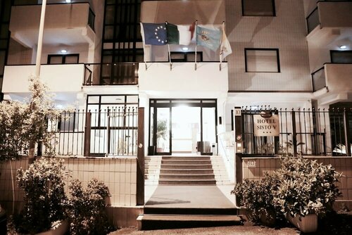 Hotel Sisto V, Забронировать Отель Отели Рима с питанием, рядом с Больница Джемелли, Пансион