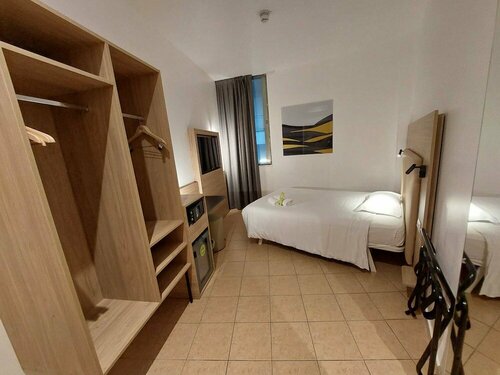 B&B Hotel Pomezia Roma, Buchen Sie Bed & Breakfast Hotels in Latium mit Parkplatz, Parkplätze
