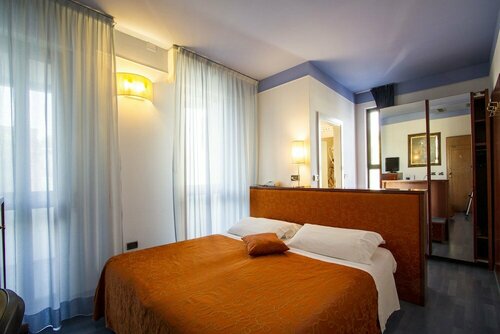 Hotel Sirena - B&B e Cucina, Забронировать Отель Отели Чезенатико с питанием, Пансион
