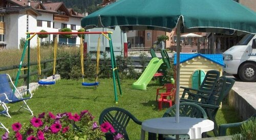 Hotel Allo Zodiaco, Забронировать Отель Отели Андало с завтраком, рядом с Кресельный подъёмник Риндоле-Дос де Лава (нижняя станция), Завтраки