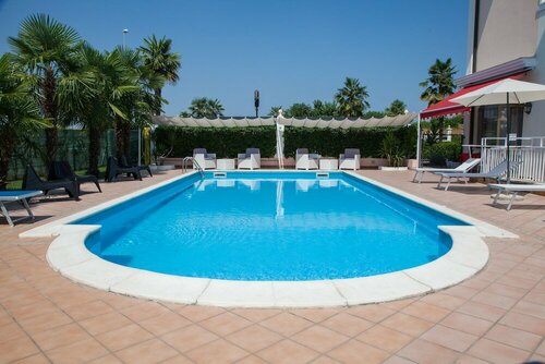 Hotel Master, Забронировать Отель Альбиньясего Венето