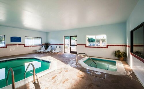 Comfort Inn & Suites North East, Buchen Sie Hotel Hotels in Maryland mit Parkplatz, Parkplätze