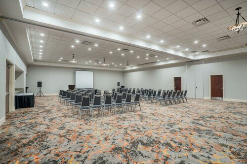 Holiday Inn Atlanta/Roswell by IHG, Забронировать Отель Розуэлл Джорджия