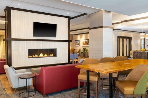 Hampton Inn & Suites Madison Downtown, Book Hotel Hoteller i Madison med pool, Swimmingpool