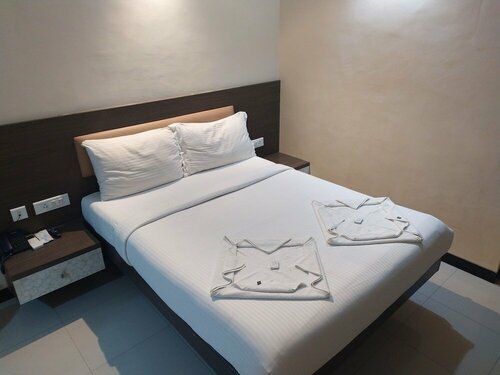 Hotel Sownthariyam, Забронировать Отель Отели Пални 3 звезды, 3*