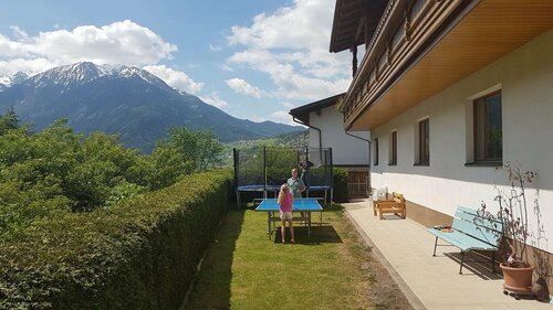 Haus AlpenHahn, Book Hotel Hoteller i Tyrol med parkering, Parkering