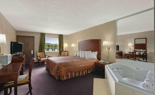Days Inn by Wyndham Branson/Near the Strip, Book Hotel Hoteller i Missouri med pool, Swimmingpool