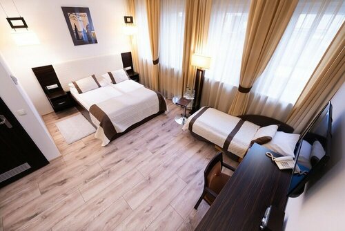 Hotel Borowiecki, Rezervați Hotel Hoteluri în Lodz cu parcare, Parcare