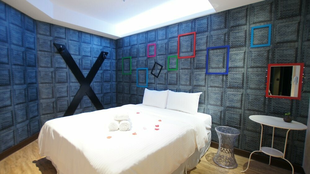Colors Infinity Inn