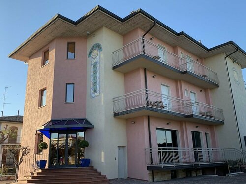 Hotel Villa Rosa, Забронировать Отель Отели Ломбардии с парковкой, Парковка