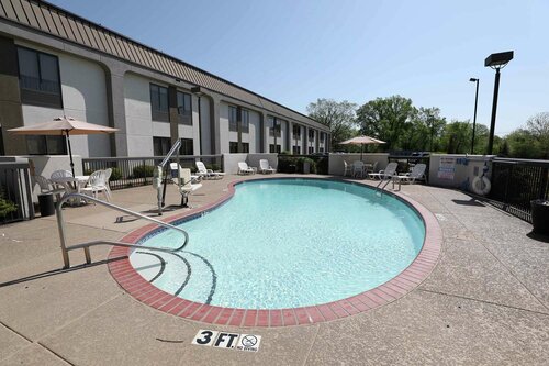 Hampton Inn Dyersburg, Забронировать Отель Отели Теннесси с парковкой, Парковка