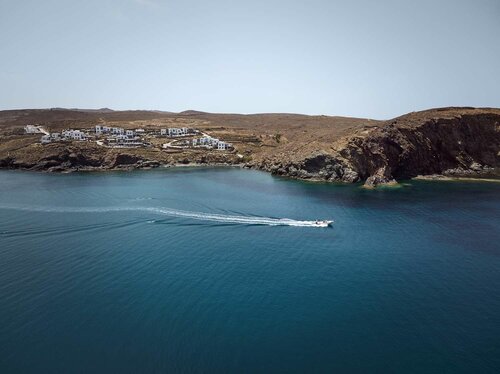 Semeli Coast Mykonos Curio Collection by Hilton, Забронировать Курортный отель Отели Мерчия 5 звезд, рядом с Пляж Мерчиа, 5*