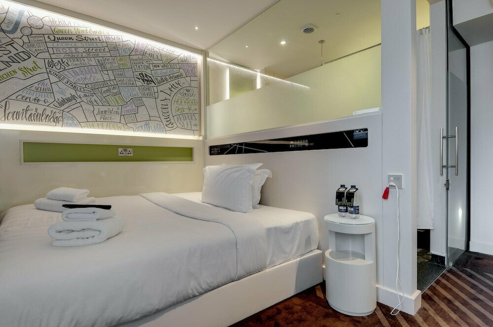 Hub by Premier Inn London Westminster - Saint James Park