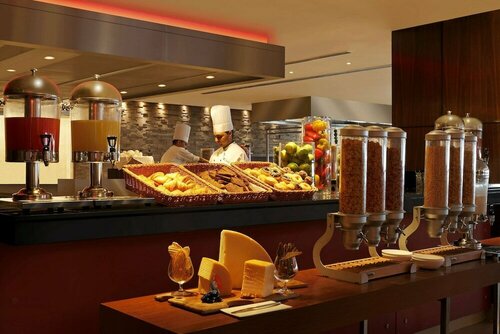 Hilton Garden Inn New Delhi/Saket, Забронировать Отель Отели Нью-Дели с парковкой, Парковка
