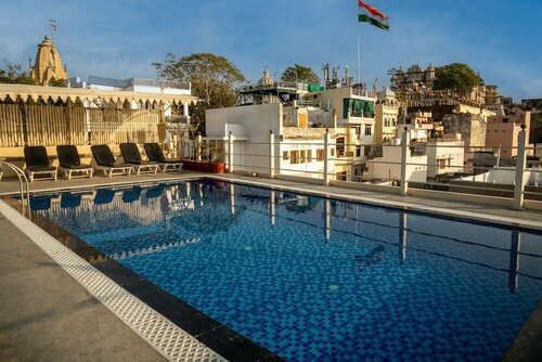 Udaigarh - Udaipur, Забронировать Отель Отели Удайпур 3 звезды, рядом с Сад Гулаб Багх и зоопарк, 3*