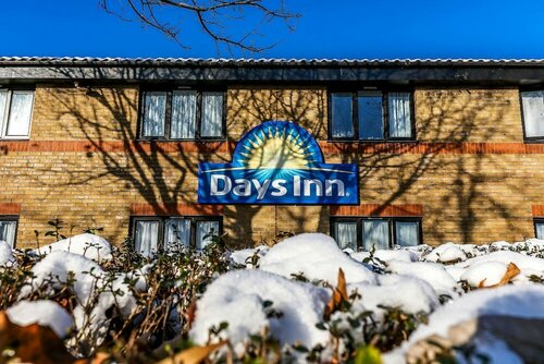 Days Inn by Wyndham London Stansted Airport, Забронировать Отель Бишопс-Сторфорд Хартфордшир