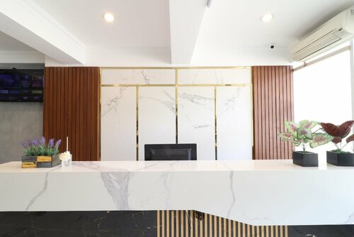 RedDoorz Plus @ Cideng Barat, Book Hotel Hoteller i Jakarta med parkering, Parkering