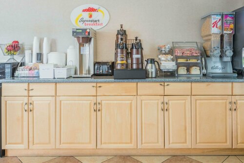 Super 8 by Wyndham Old Saybrook, Забронировать Отель  