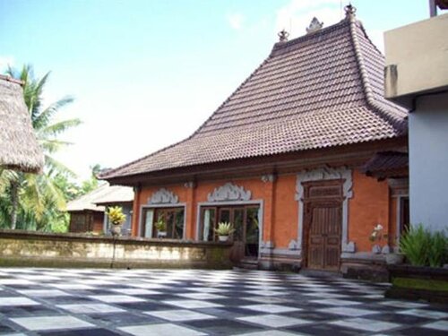 Puri Saron Madangan, Забронировать Отель Семарапура Клункунг