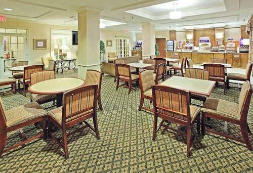 Comfort Inn & Suites Pine Bluff, Забронировать Отель Отели Озакр с бассейном, Бассейн