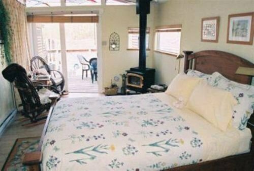 River Run Cottages B&B, Забронировать Отель «постель и завтрак» Дельта Lower Mainland British Columbia