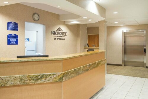 Microtel Inn & Suites by Wyndham Plattsburgh, Забронировать Отель Платтсбург Lake Champlain