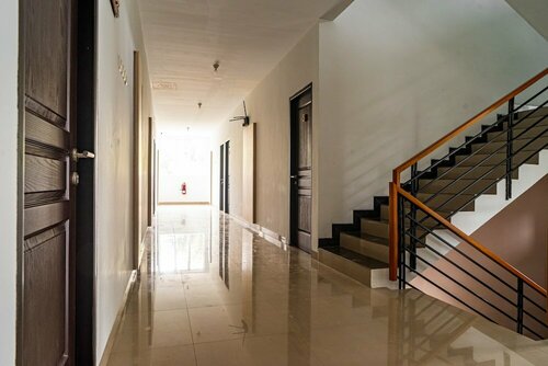 Formerly Reddoorz Plus Near Teras Kota 3, Boek Hotel Serpong Java