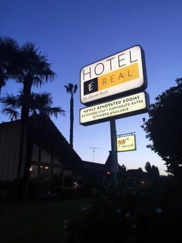 Rodeway Inn Santa Clara El Camino Real, Забронировать Мини-отель Отели Санта Клары с бассейном, Бассейн
