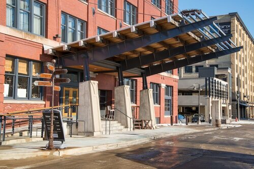 The Iron Horse Hotel, Забронировать Отель Отели Милуоки с завтраком, рядом с Музей Харли-Дэвидсон, Завтраки