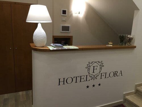 Flora Hotel, Rezervați Hotel Hoteluri în Todi cu mic dejun, Mic dejun