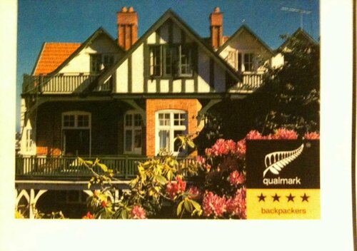 Stafford Gables Hostel, Забронировать Хостел Отели Данидин с парковкой, рядом с Toitu Otago Settlers Museum, Парковка