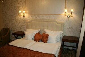 Hotel Capitulum, Book Hotel Győr 