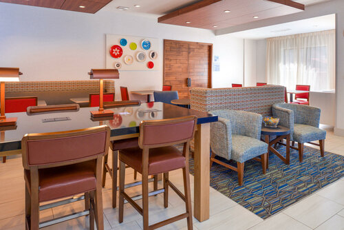 Holiday Inn Express Glenwood Springs, Забронировать Отель Гленвуд-Спрингс Колорадо, рядом с Горячие источники Айрон-Маунтин
