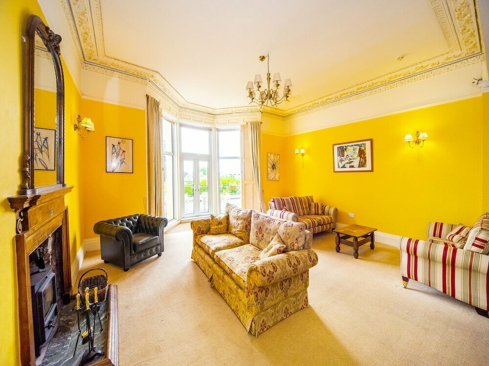 Crofton House Hotel