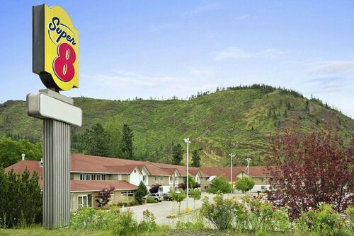 Super 8 by Wyndham West Kelowna BC, Book Mini-hotel West Kelowna Okanagan Valley