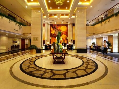 Guangye Jinjiang Hotel, Rezerwuj Hotel Hotele w Shandong z Basenem, Basen