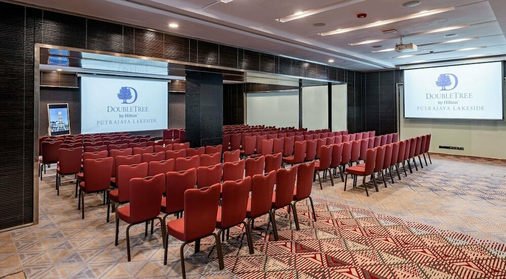 DoubleTree by Hilton Putrajaya Lakeside