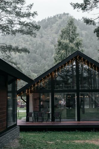 Shelest Hotel, Boek Toeristenbasis Uznezya 