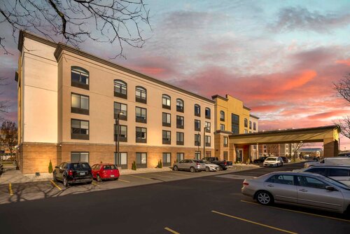 Comfort Inn & Suites Arlington Heights - Schaumburg, Buchen Sie Hotel Hotels in Illinois mit Parkplatz, Parkplätze