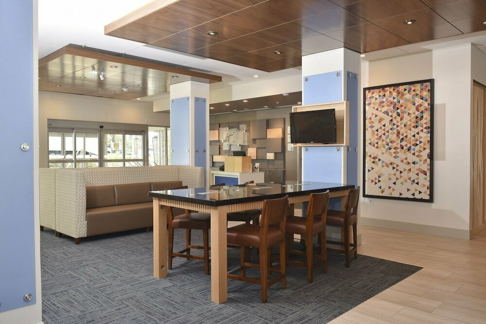 Holiday Inn Express & Suites Orlando Southeast