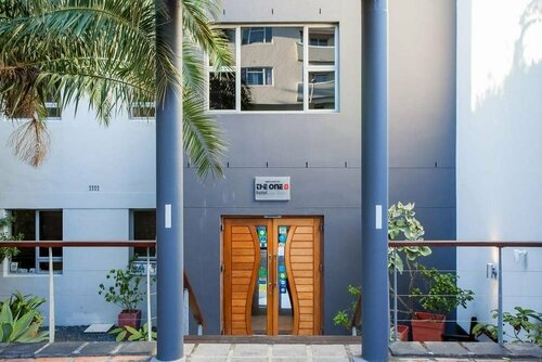The One 8 Hotel in Green Point - Solar Power, Забронировать Отель Отели Кейптауна с парковкой, Парковка