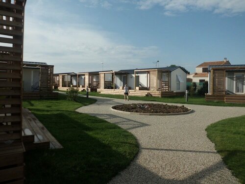 Village Vacances ULVF Les Beaupins, Забронировать Отель Сен-Дени-д'Олерон Остров Олерон