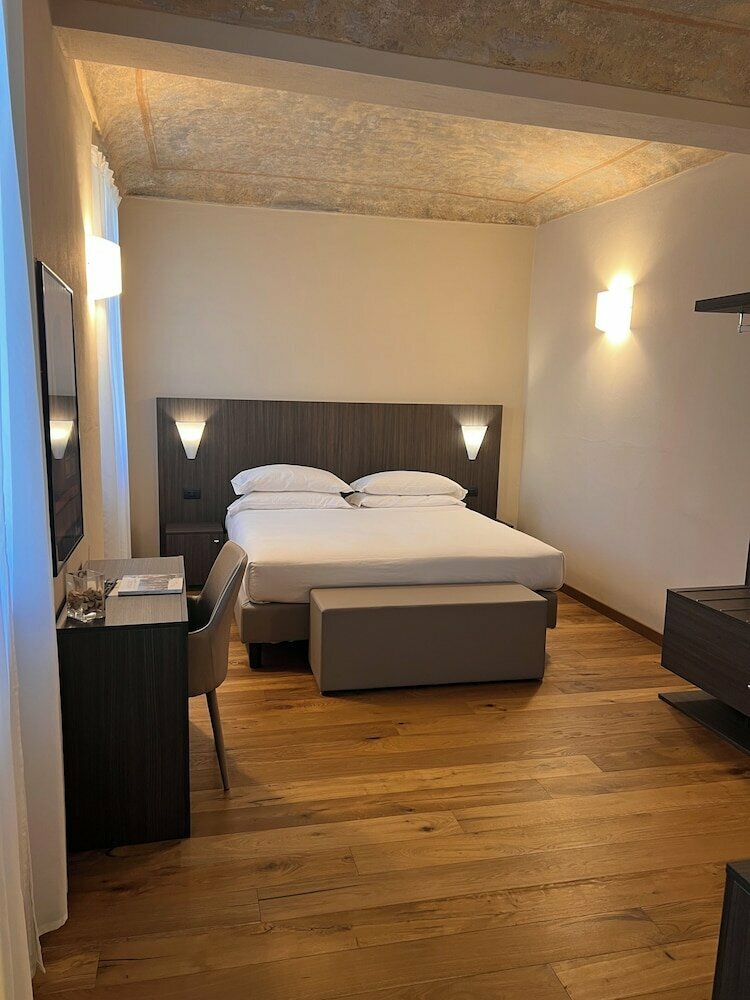 Hotel Ancient Walls