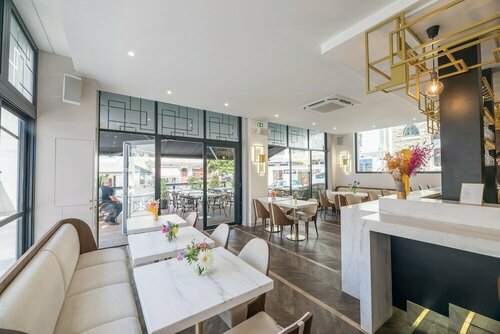 Hôtel Cosmopolitain, Забронировать Отель Отели Биарриц 3 звезды, рядом с Приход Нотр-Дам-дю-Роше - Церковь Св. Карла, 3*