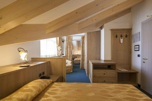 Family Hotel Andes - Only for Family, Забронировать Отель Отели Виго-ди-Фасса с парковкой, рядом с Vigo - Ciampedie Ski Lift, Парковка