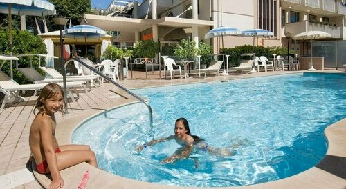 Hotel Aragosta, Забронировать Отель Римини - центр города Римини