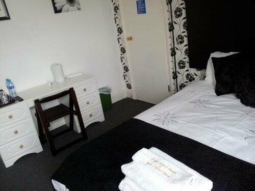 M and J Guest House, Rezervați Pensiune Pensiuni în Merseyside, Pensiune
