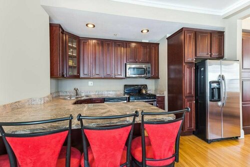 Sunny Hill Garden Suites, Забронировать Отель Отели Массачусетса 4 звезды, 4*