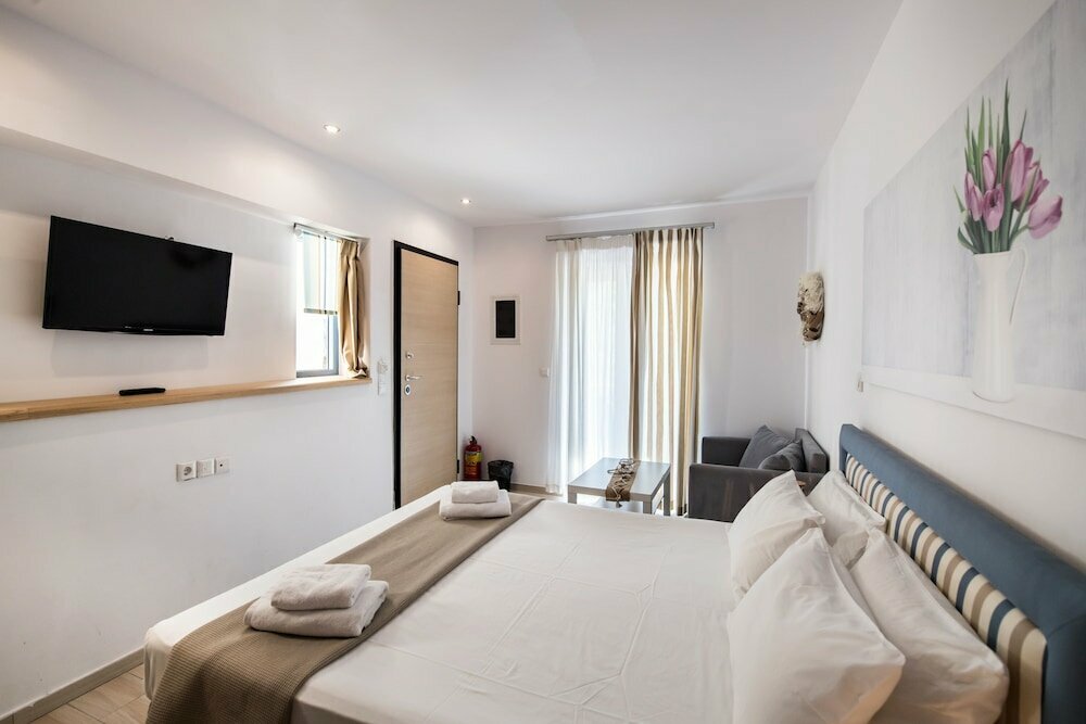 Ilianthos Apartments & Rooms