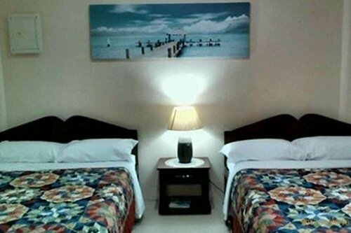 Ashley and Bill's Suites 'N Garden Hotel and Vacation Homes, Забронировать Отель Каркар Висайские острова